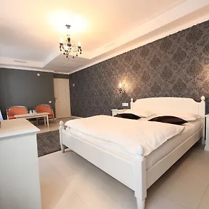 rezervați aici